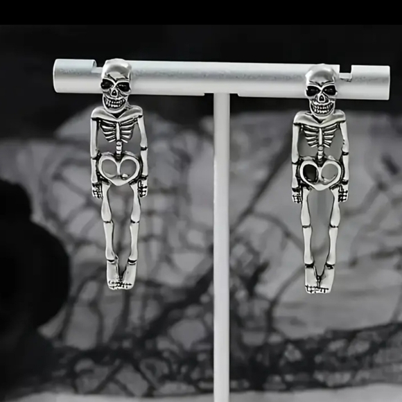 HOT TOPIC UNISEX GOTH /PUNK SKELETON DANGLE EARRINGS NWOT - Picture 4 of 6